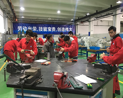 上海工程技术大学高职学院数控技术专业学生企业实践